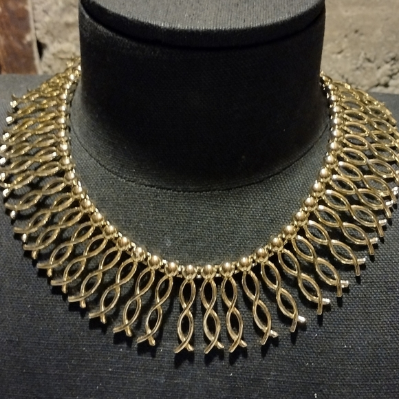 Large gold tone necklace - Picture 2 of 16